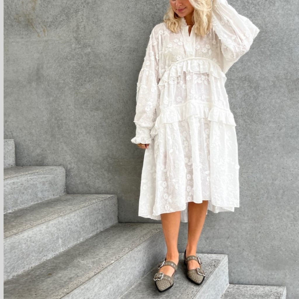 Lisa Art Dress White Kjole Fra Atelier C